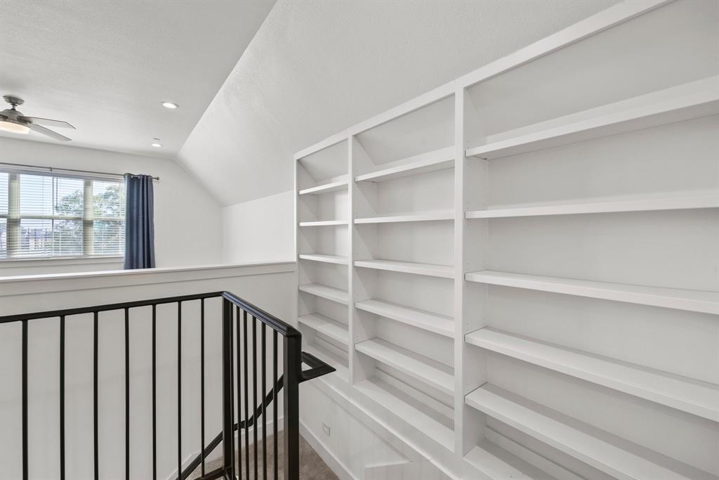 5345 Larkin