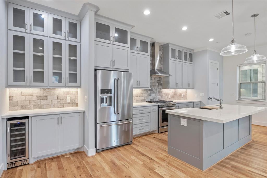 5345 Larkin