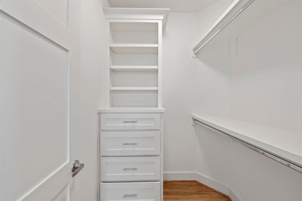 5345 Larkin