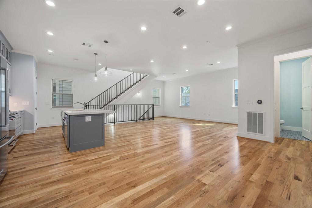 5345 Larkin