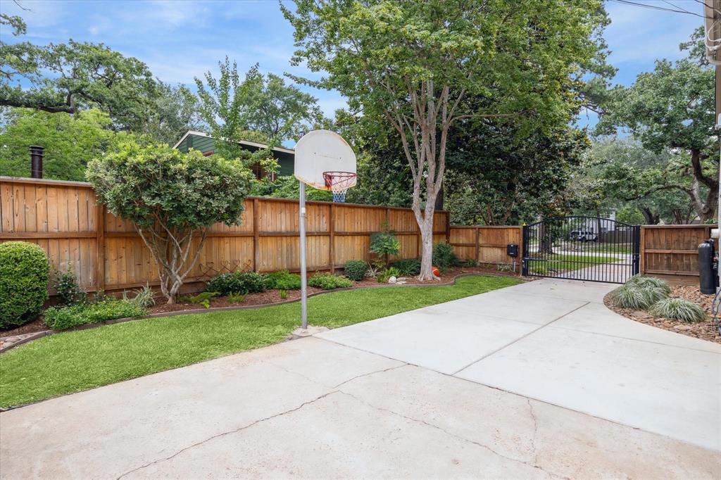 855 Azalea Street