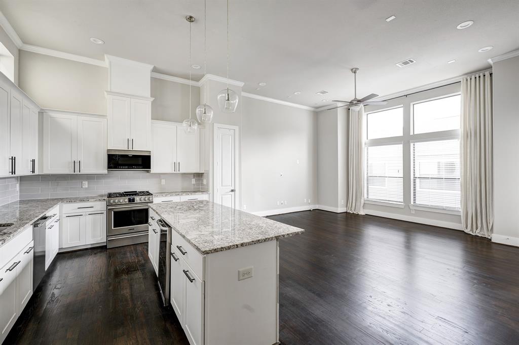 930 W 22nd Street