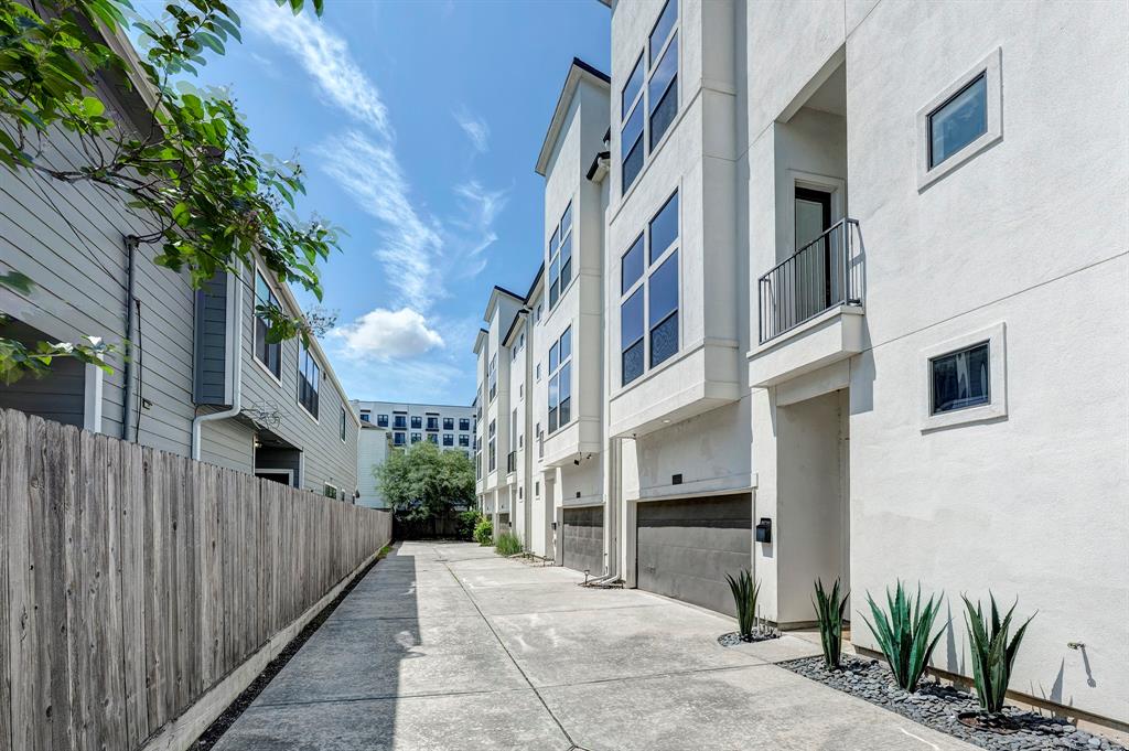 930 W 22nd Street