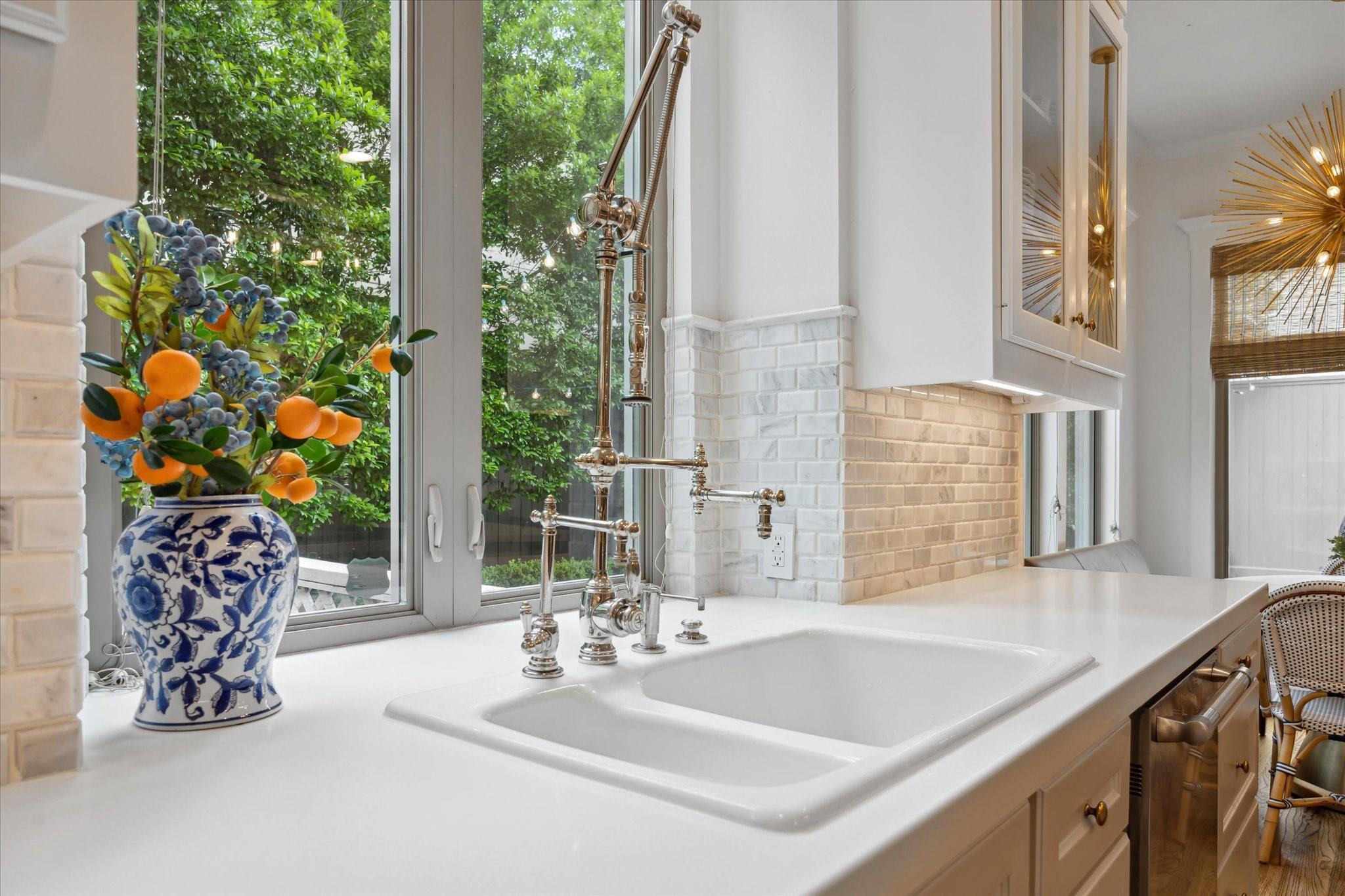 4122 University Boulevard