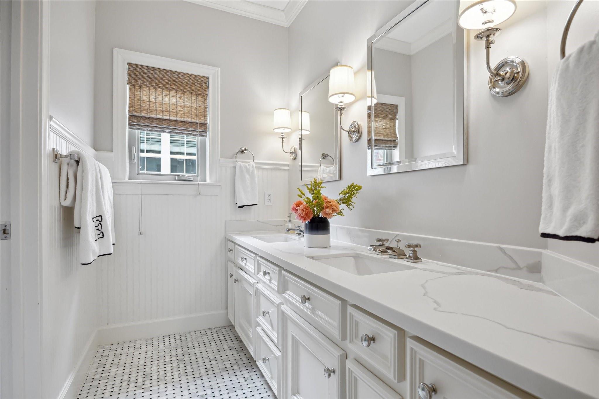 4122 University Boulevard