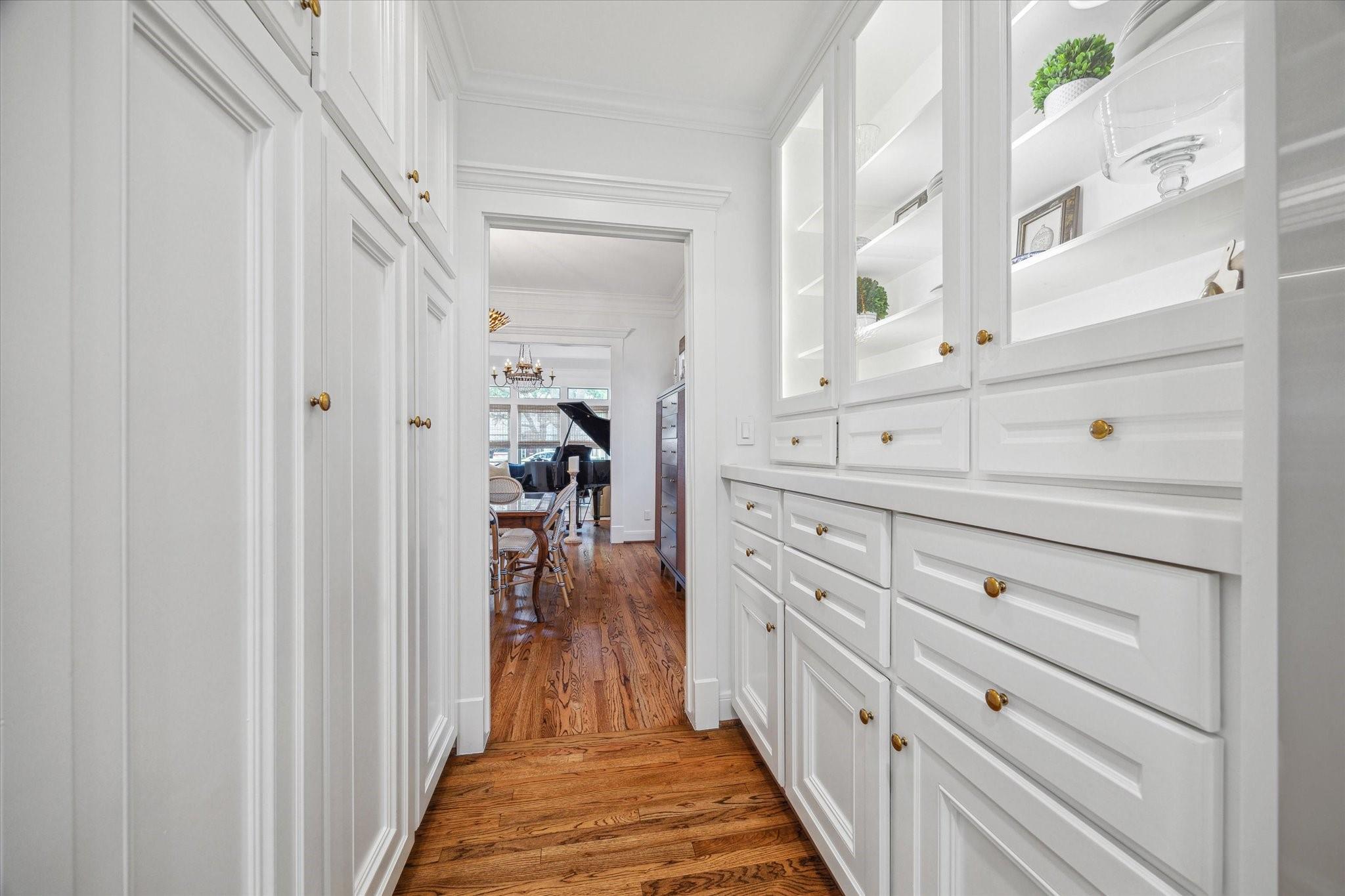 4122 University Boulevard