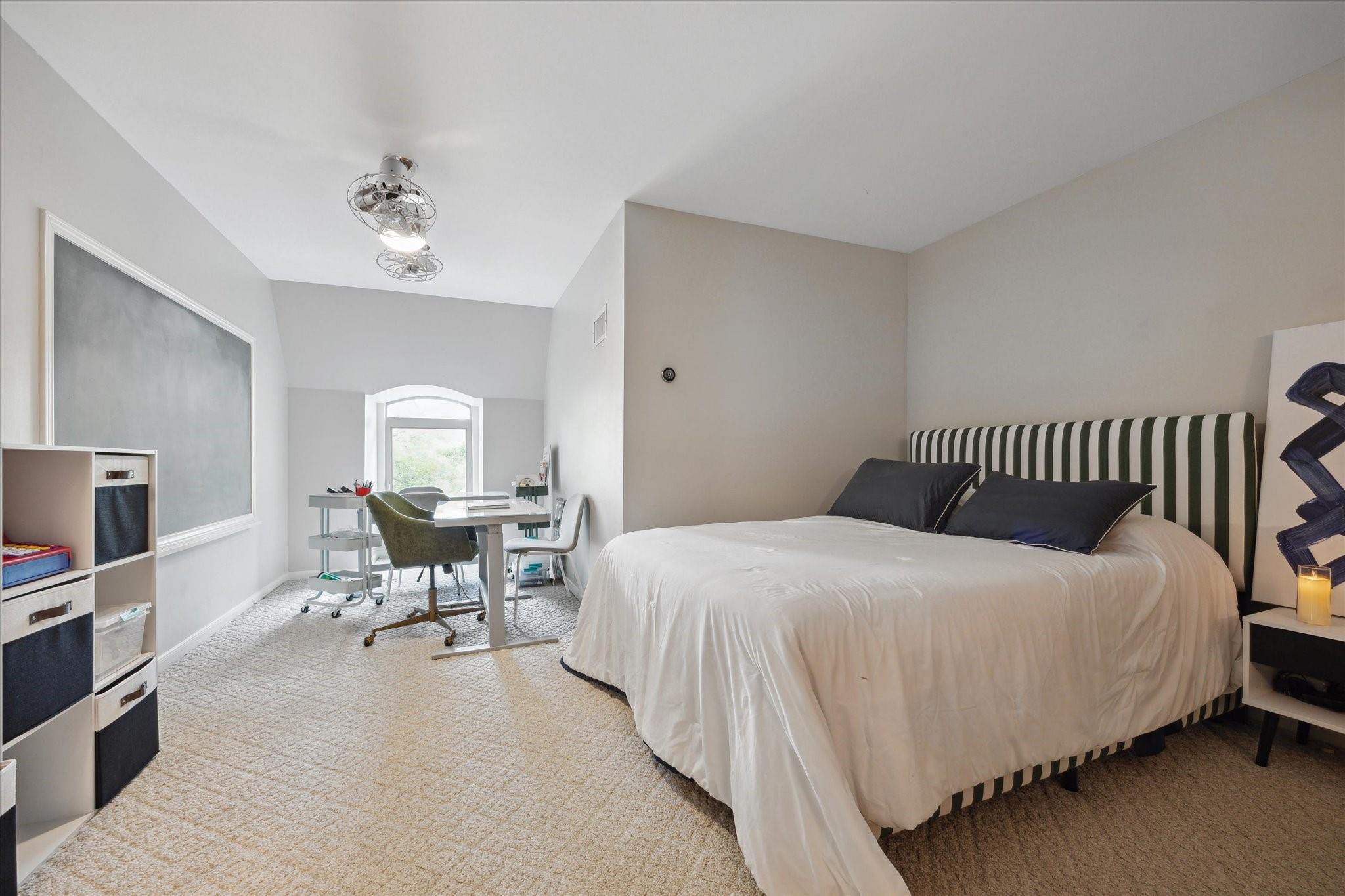 4122 University Boulevard