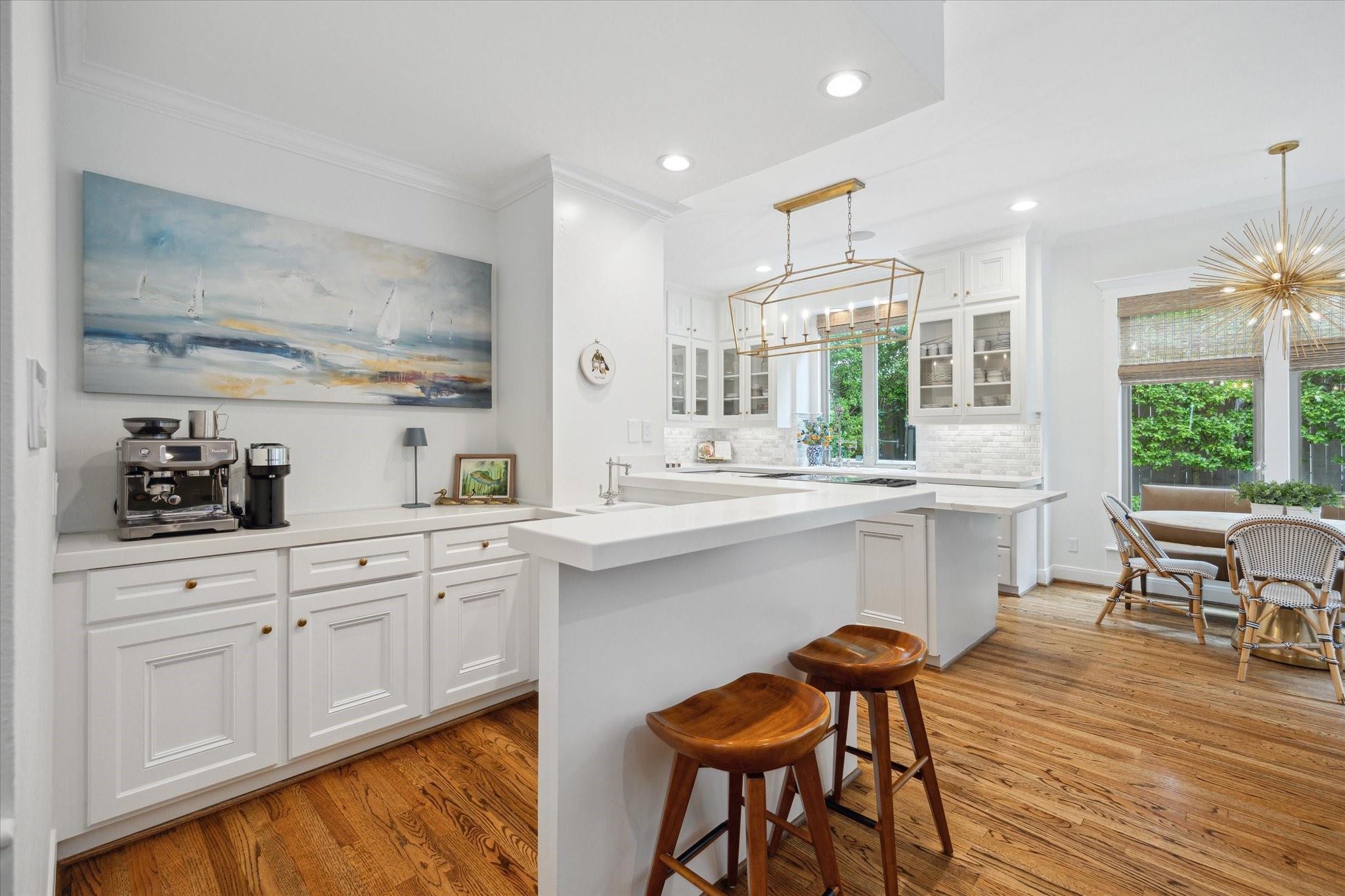 4122 University Boulevard