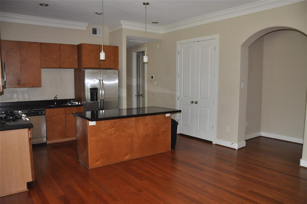 510 Lovett Boulevard # 201