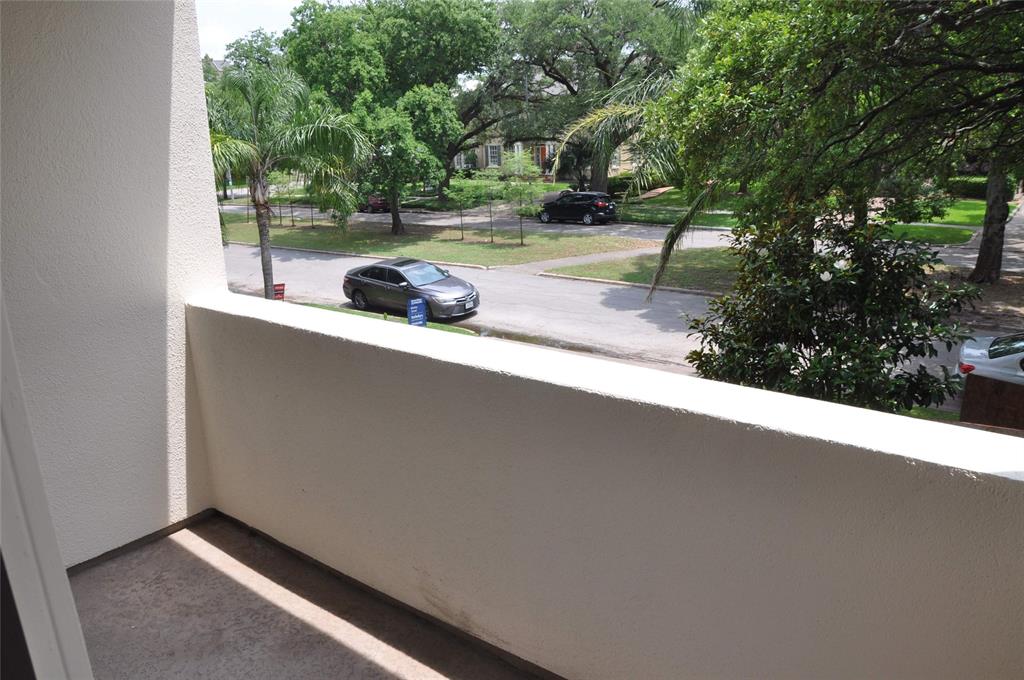 510 Lovett Boulevard # 201