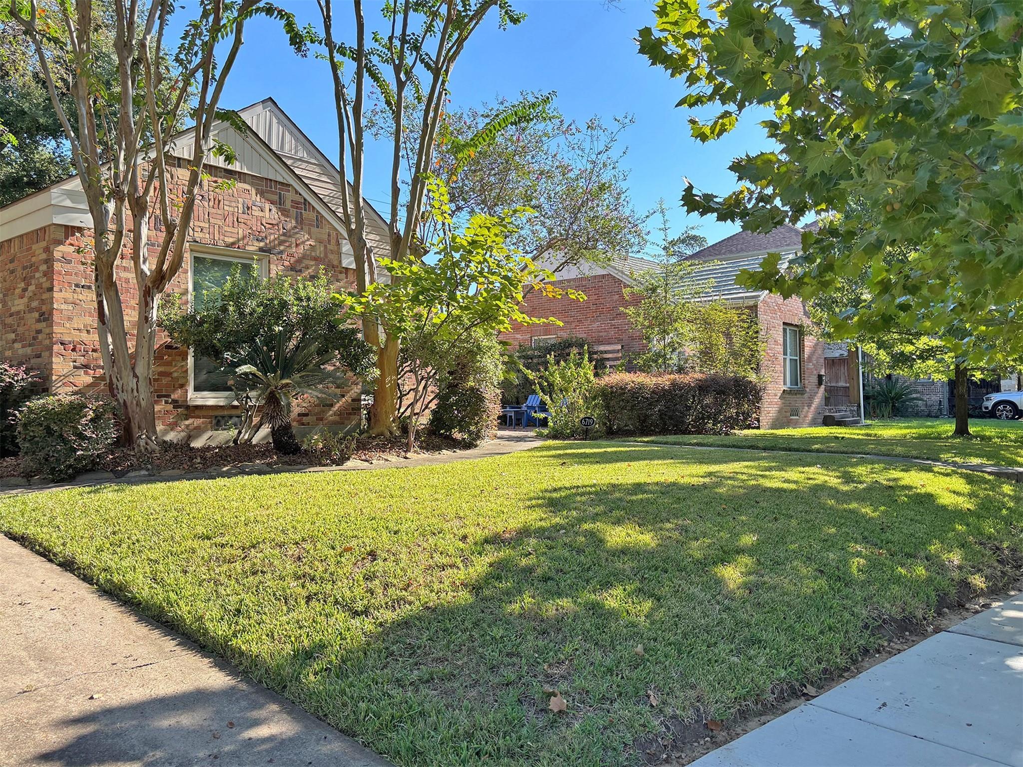 6719 Meadowlawn Street