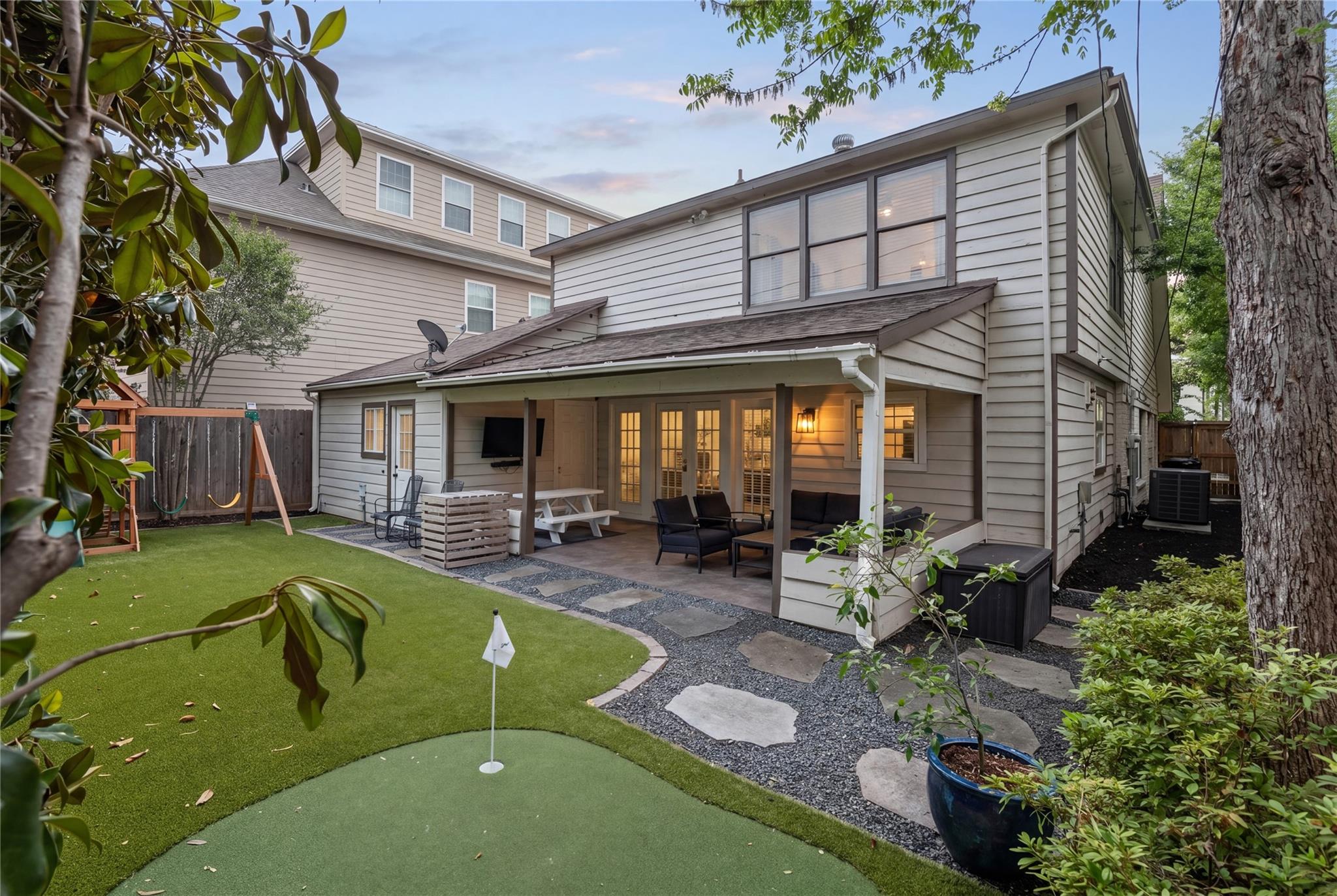 2206 Sul Ross Street