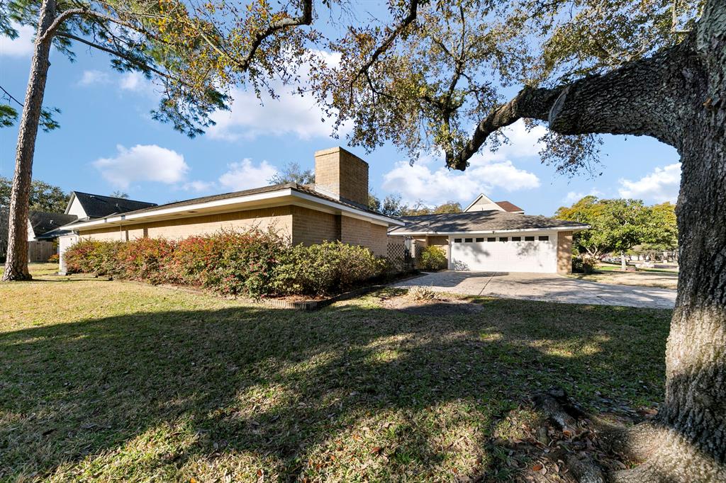 10903 Meadow Lake Lane