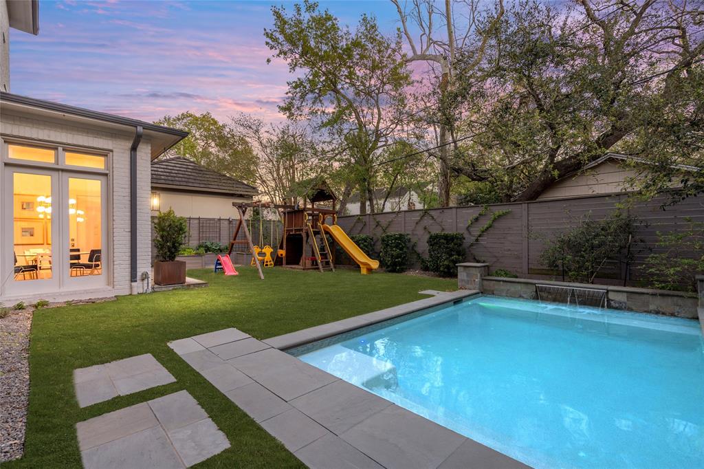 2519 Swift Boulevard