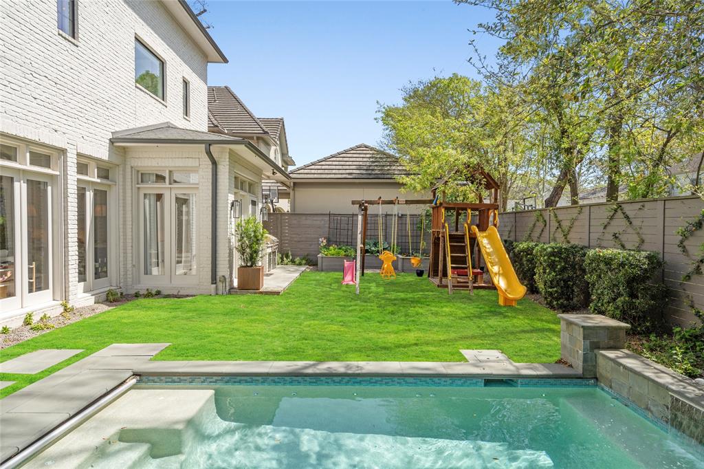 2519 Swift Boulevard