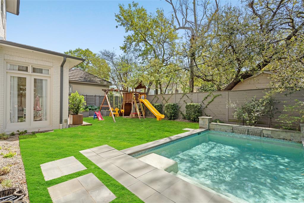 2519 Swift Boulevard