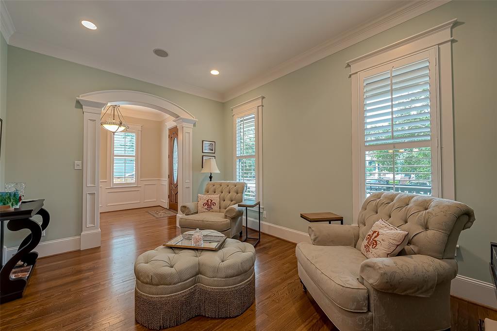 528 W 23rd Street