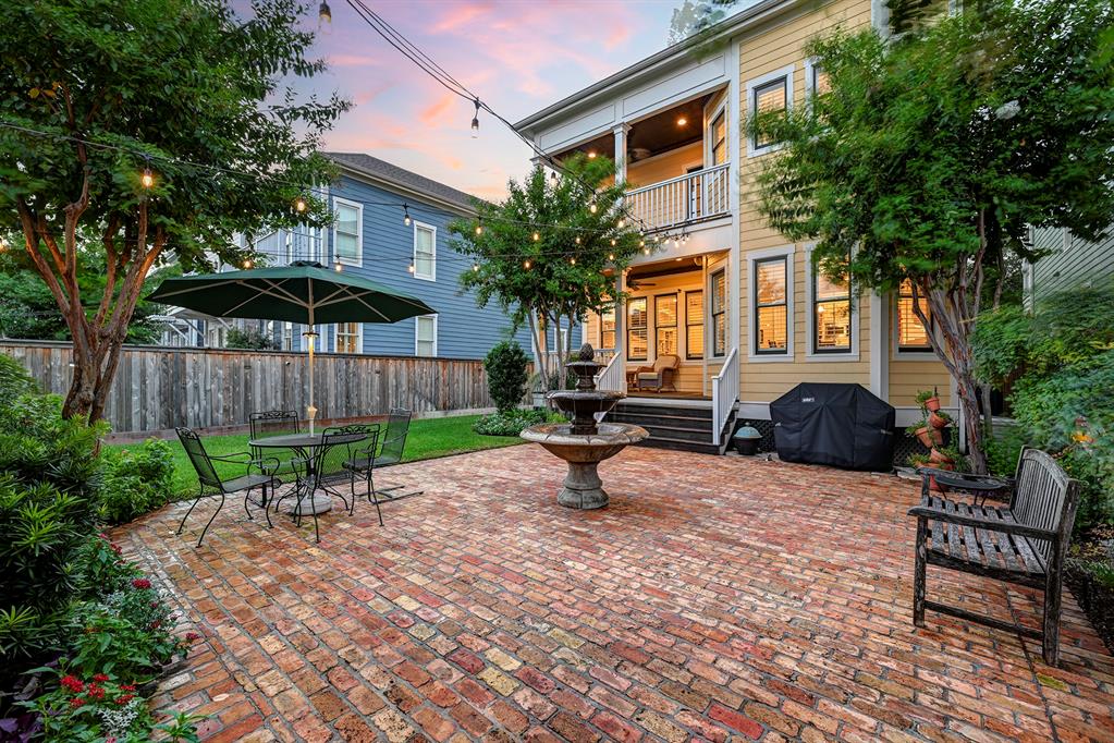 528 W 23rd Street