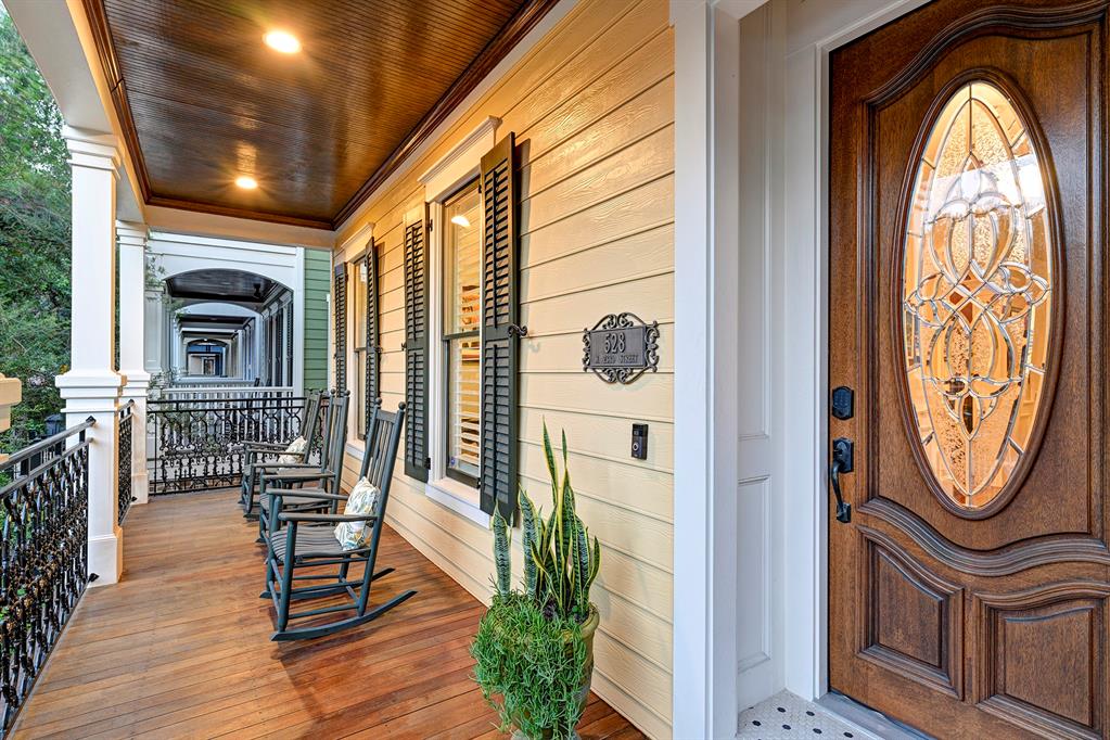 528 W 23rd Street