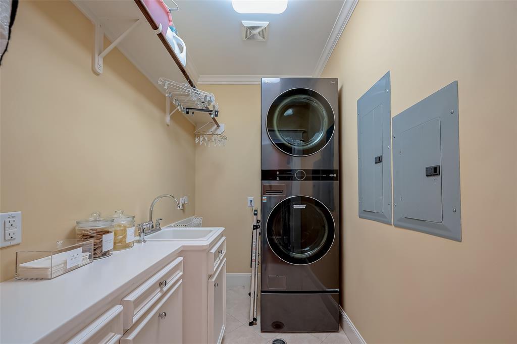 528 W 23rd Street