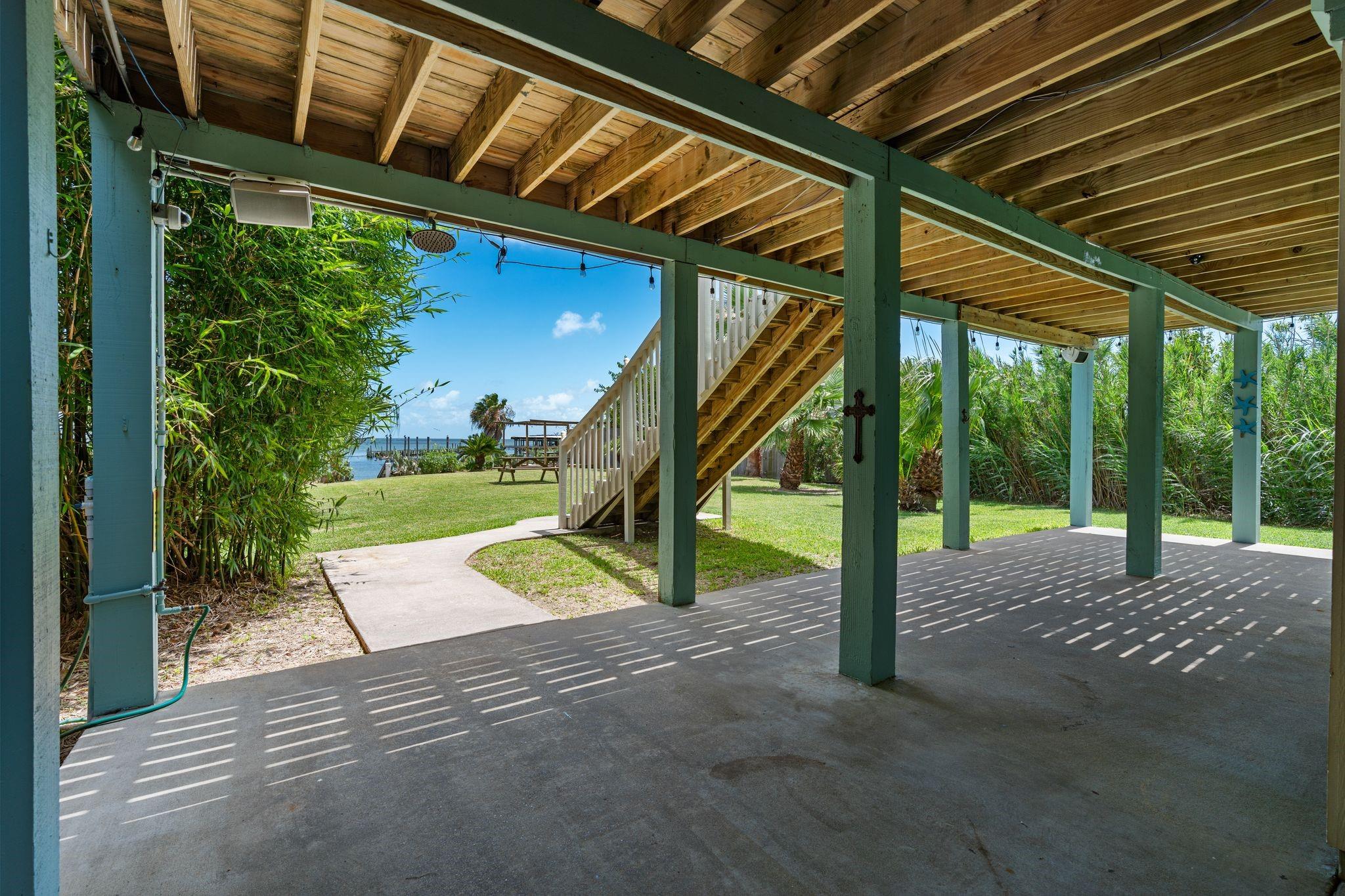 100 Avenue A