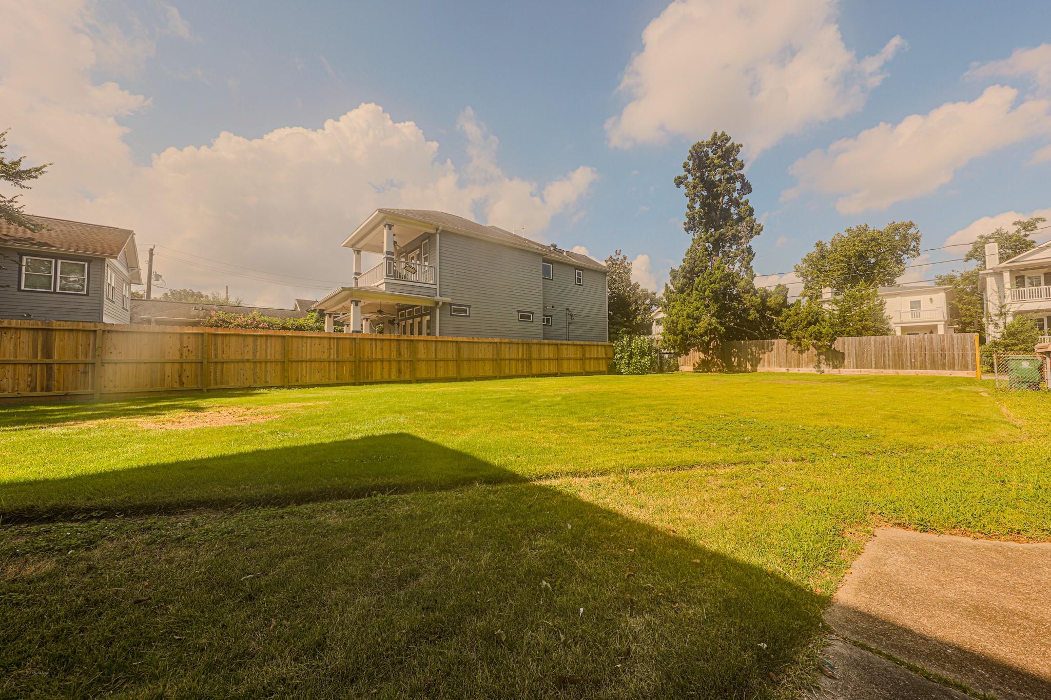 1410 Herkimer Street Unit: 1/2