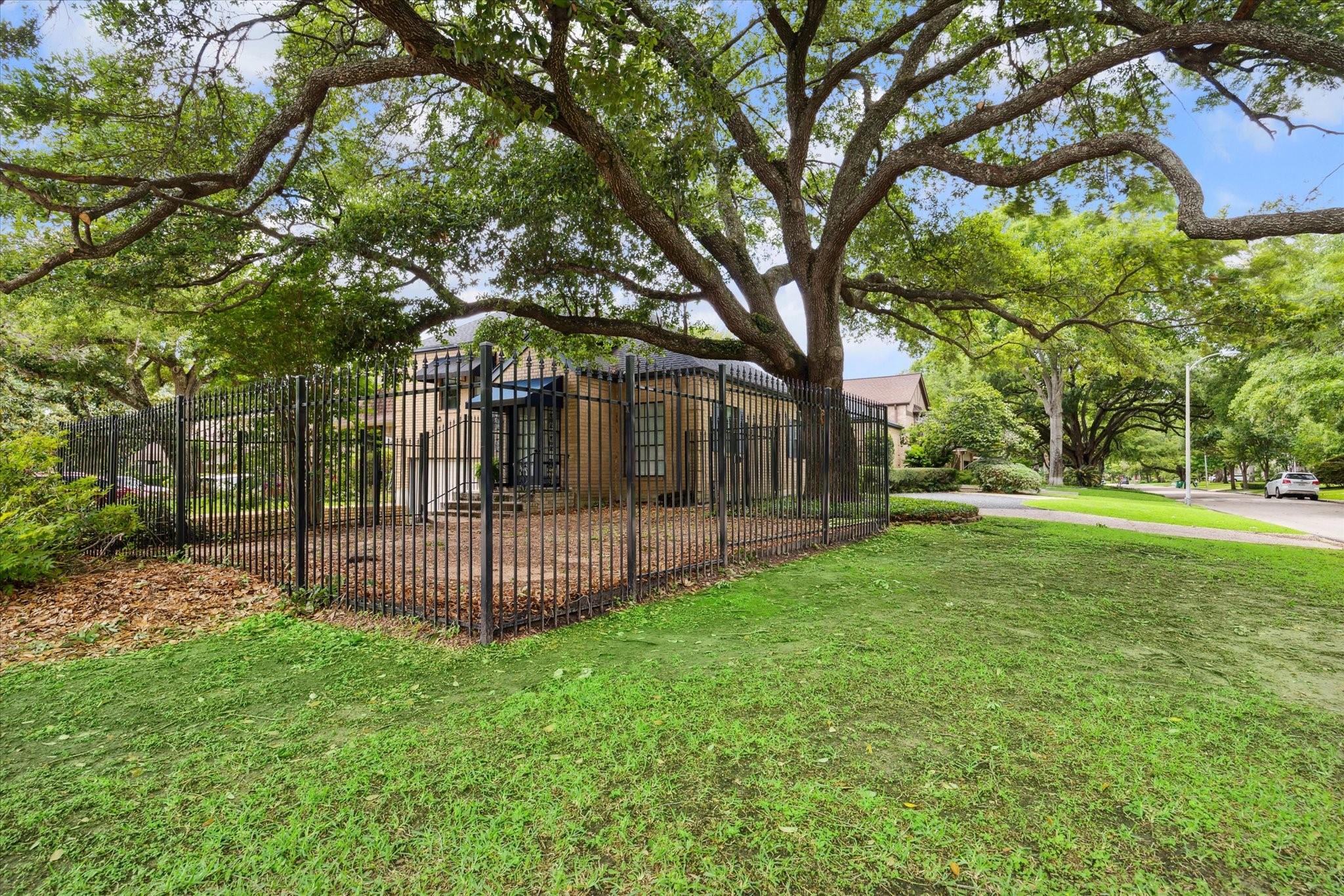 2417 Blue Bonnet Boulevard
