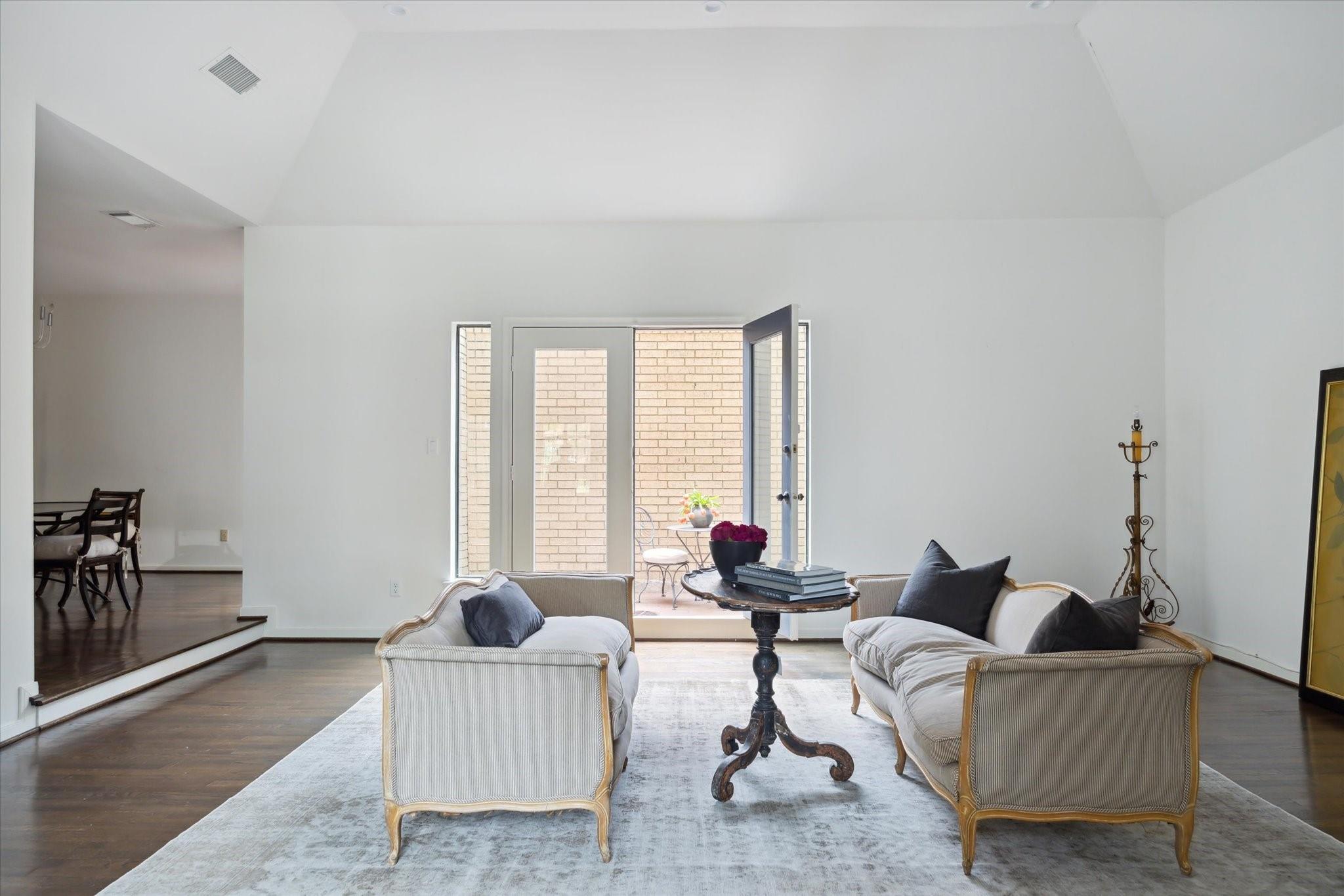 2417 Blue Bonnet Boulevard
