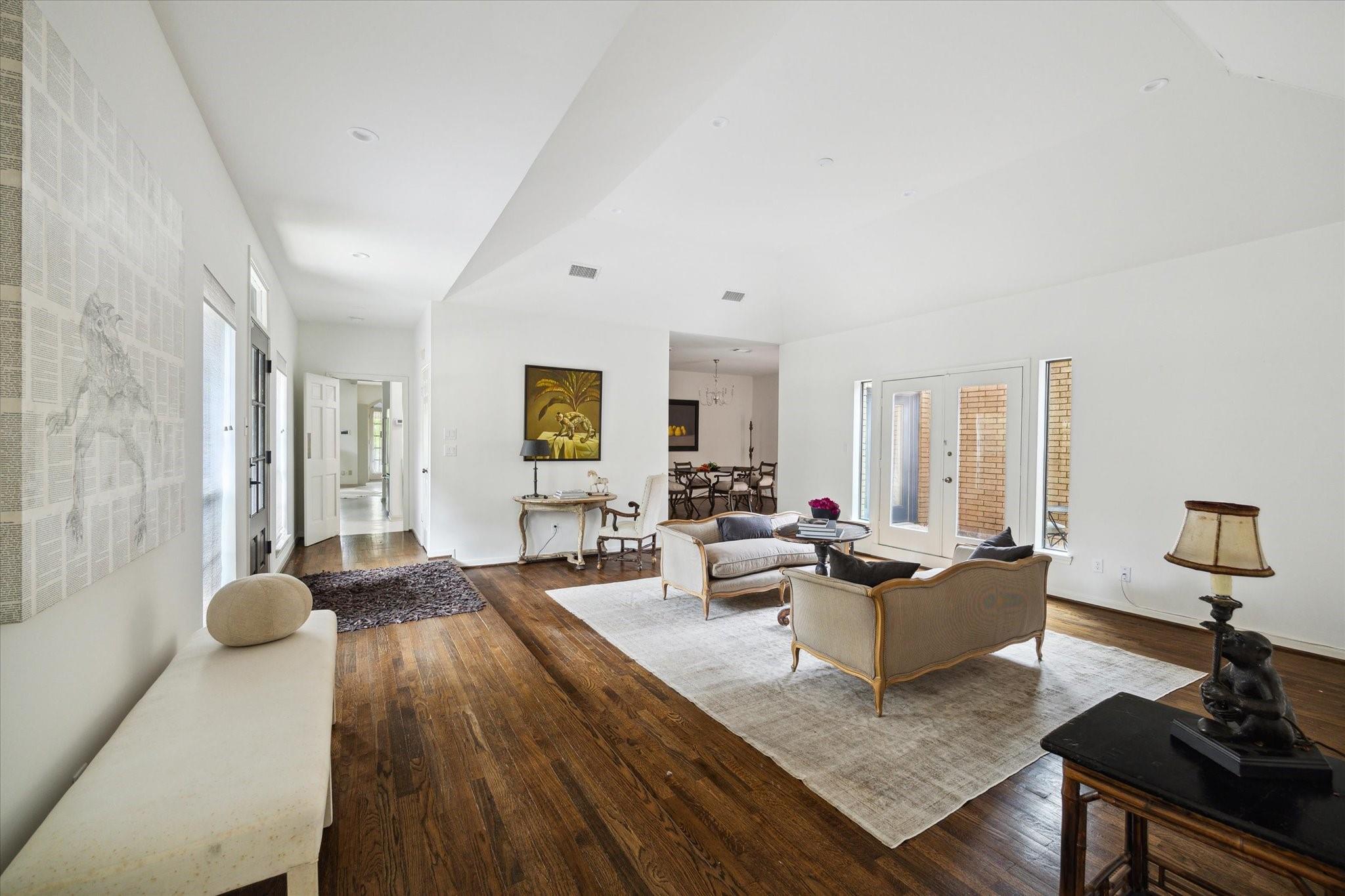 2417 Blue Bonnet Boulevard