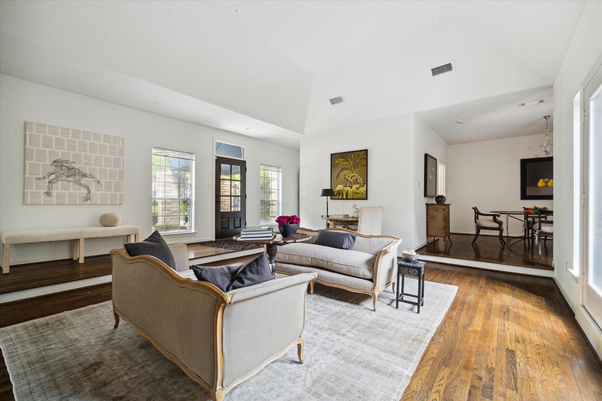 2417 Blue Bonnet Boulevard