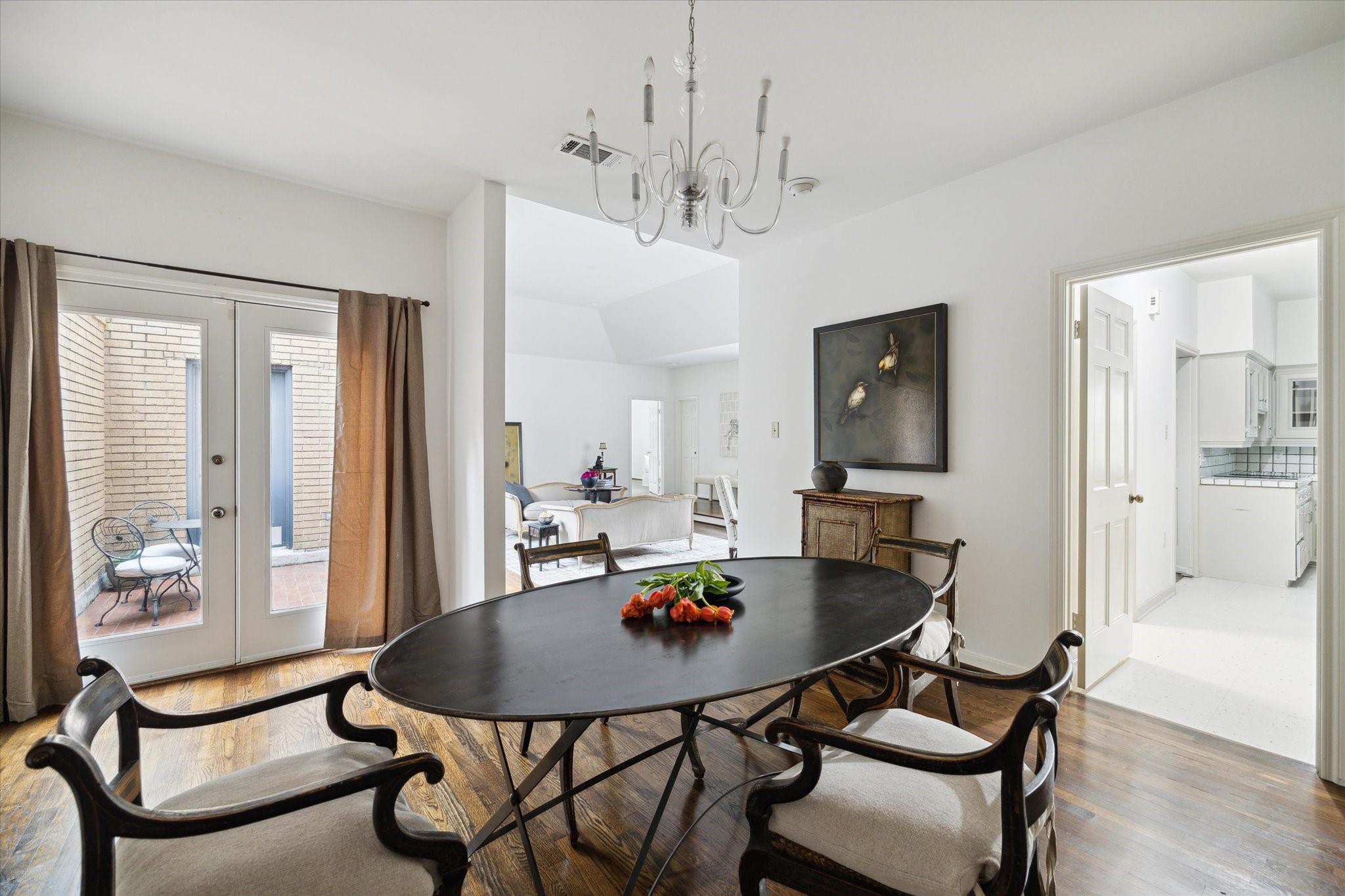 2417 Blue Bonnet Boulevard