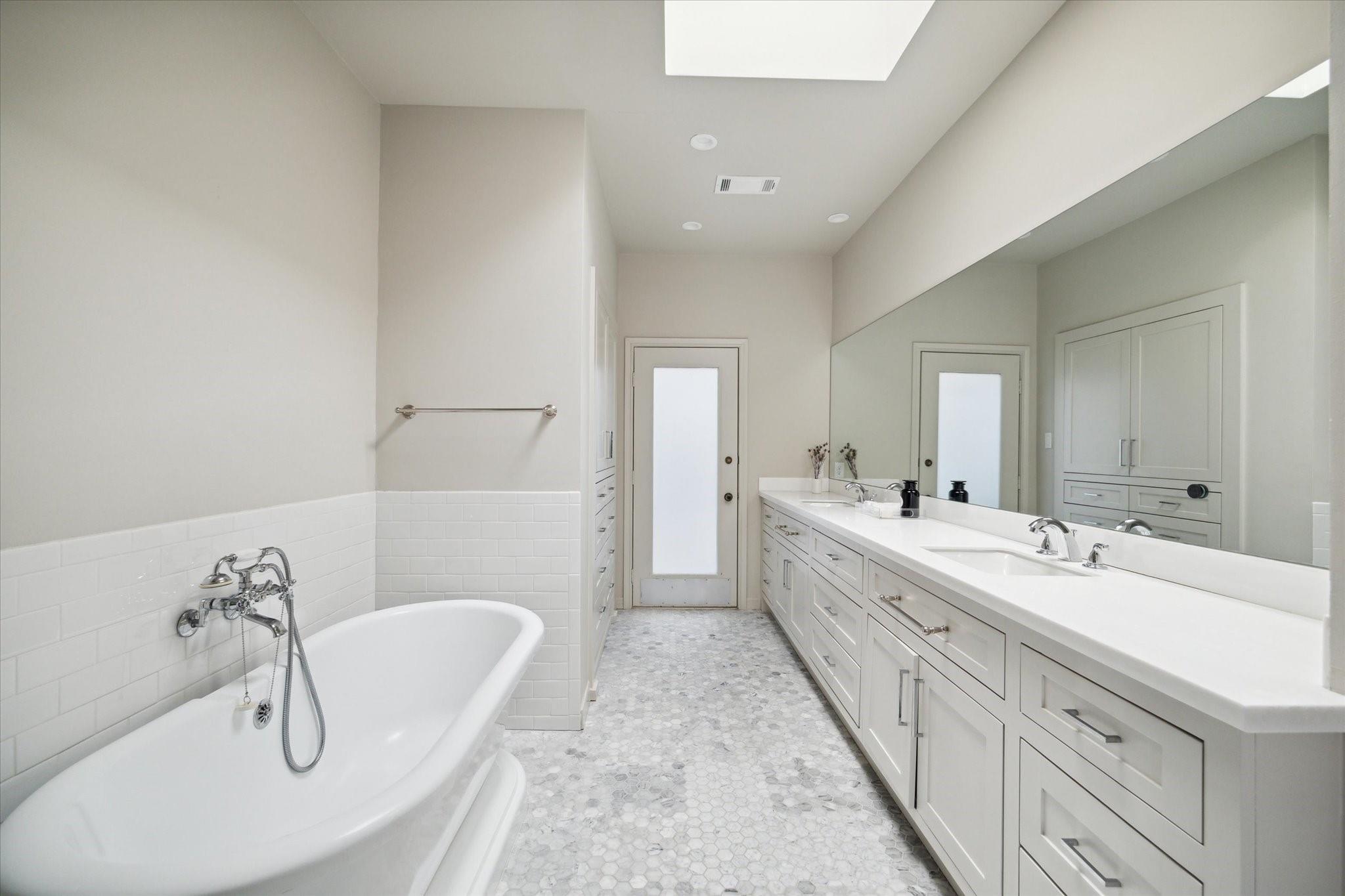 2417 Blue Bonnet Boulevard