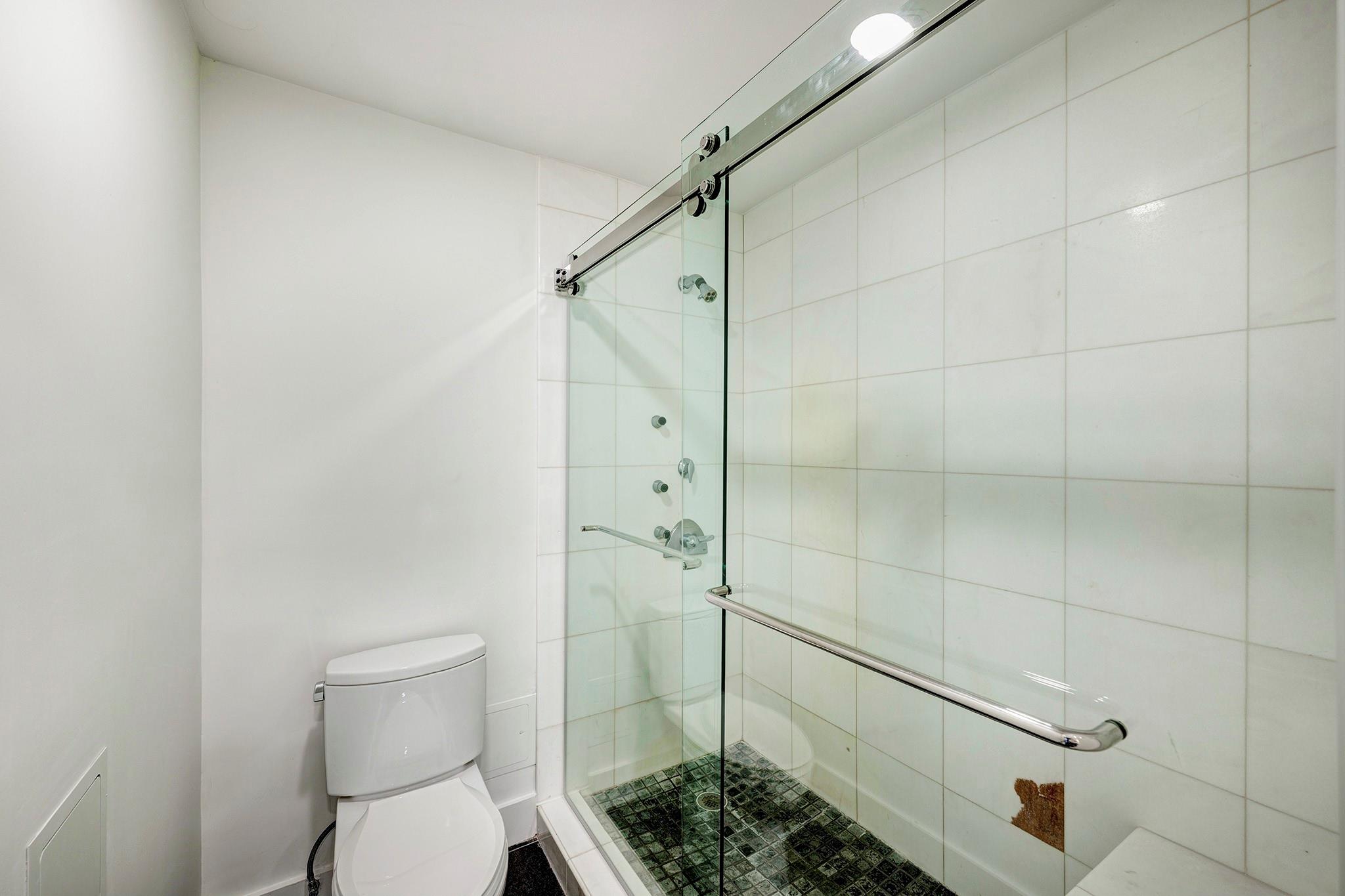 15 Greenway Plaza # 8G