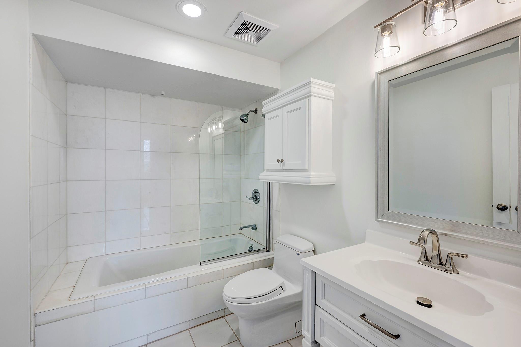 15 Greenway Plaza # 8G