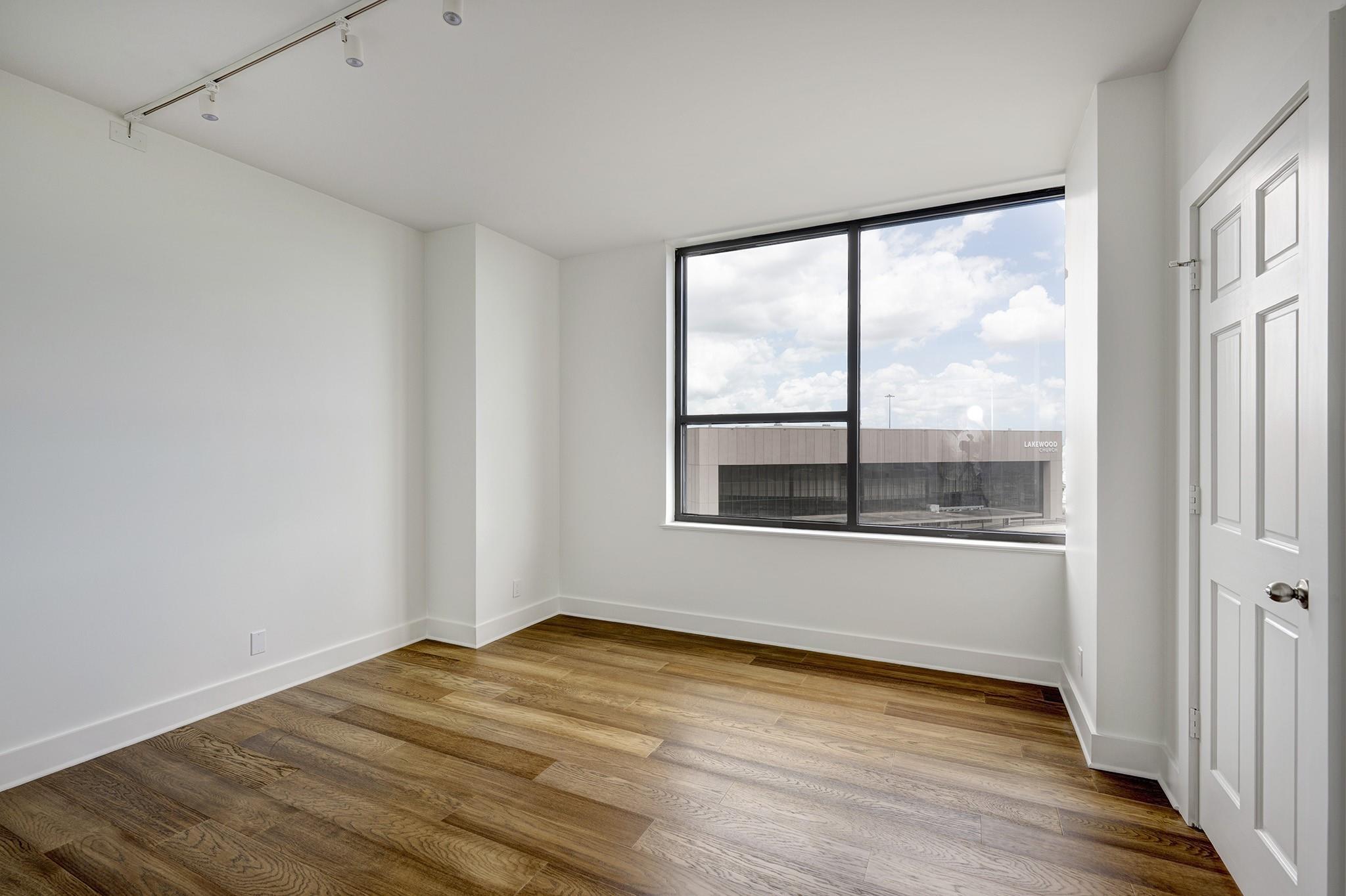 15 Greenway Plaza # 8G