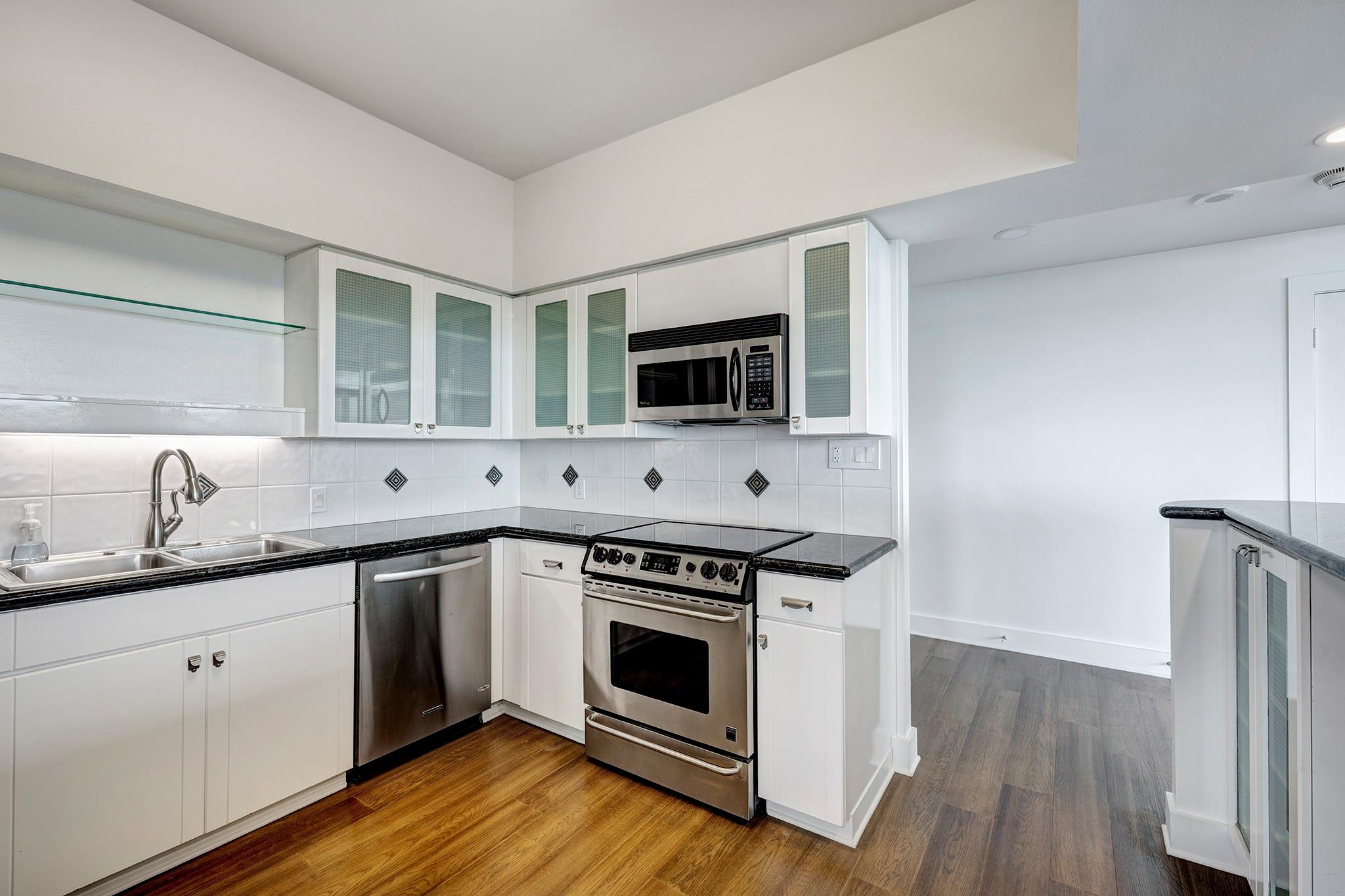 15 Greenway Plaza # 8G