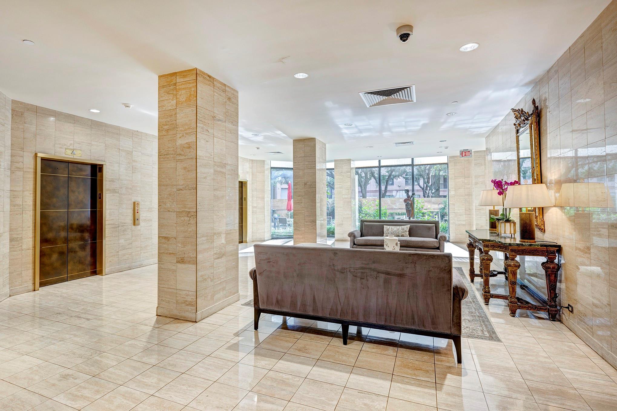15 Greenway Plaza # 8G