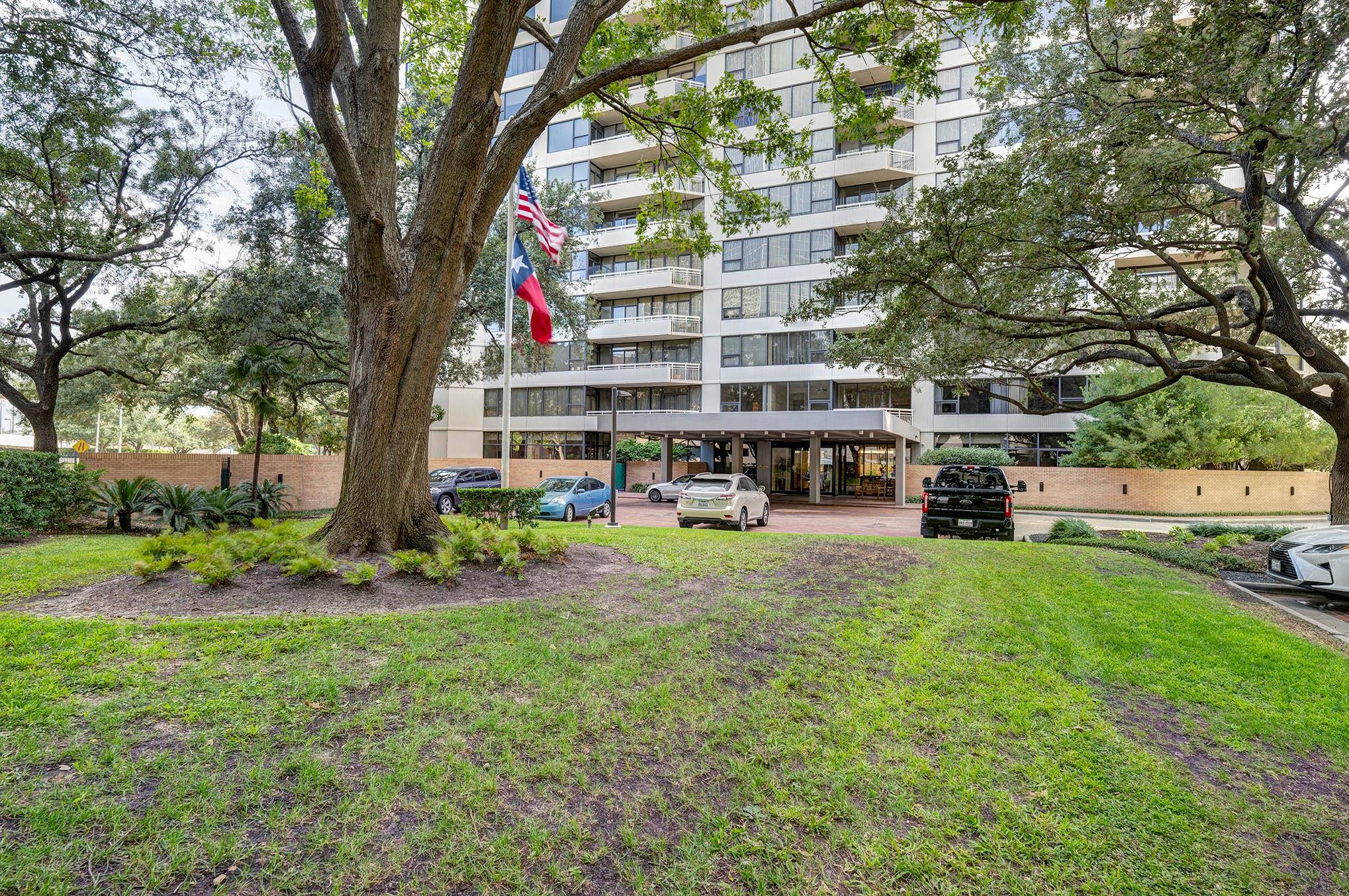 15 Greenway Plaza # 8G