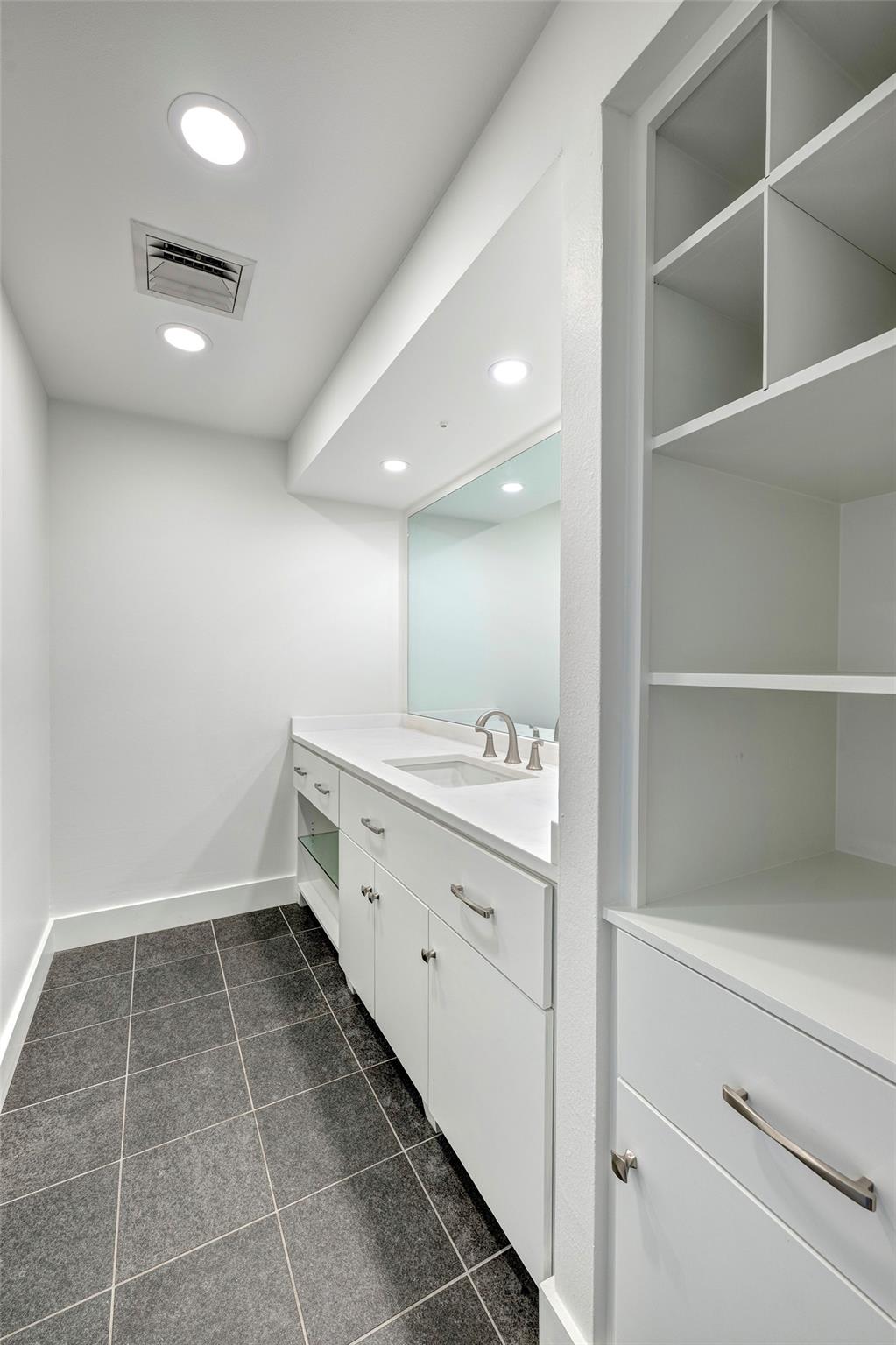 15 Greenway Plaza # 8G