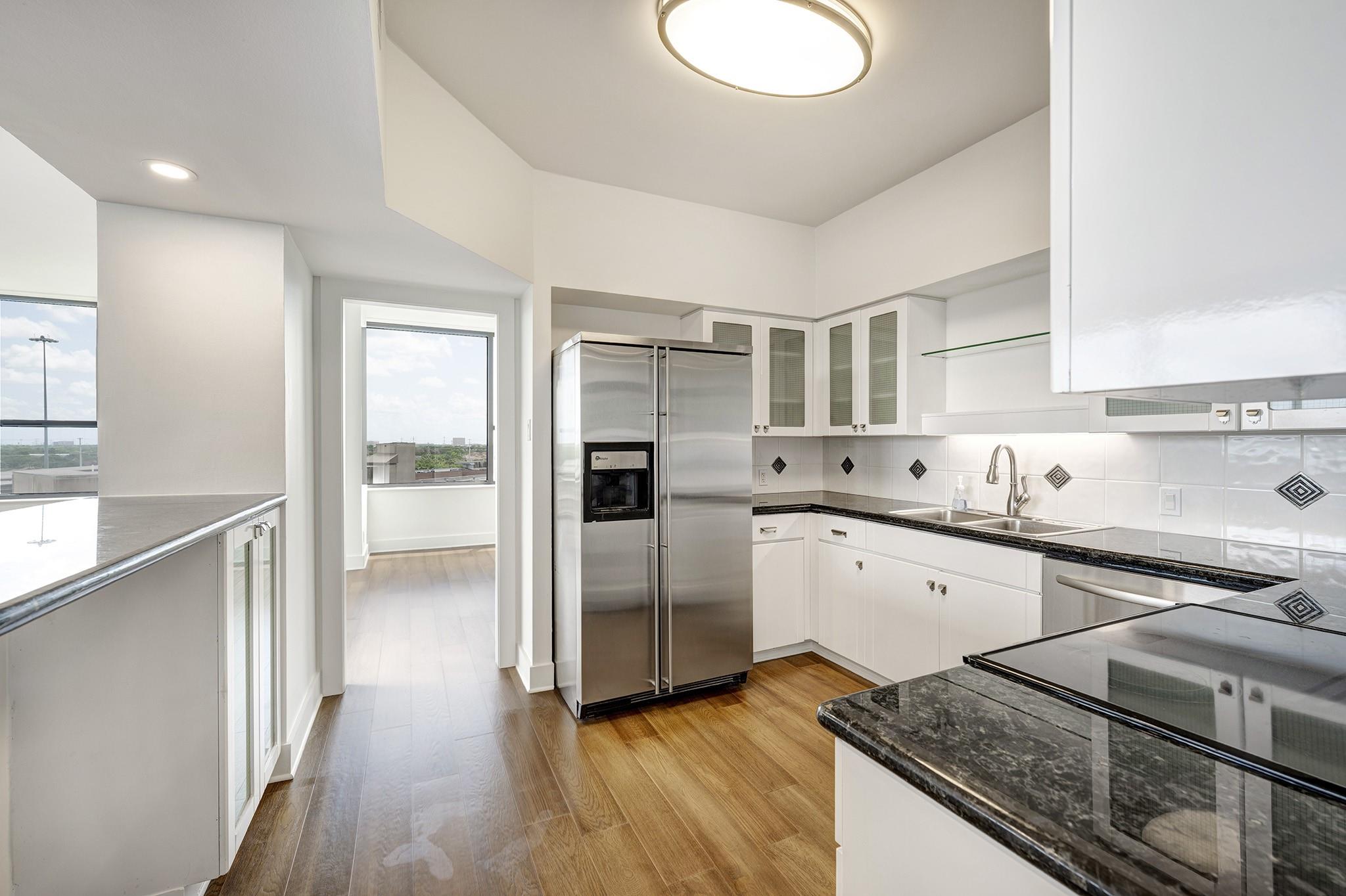15 Greenway Plaza # 8G