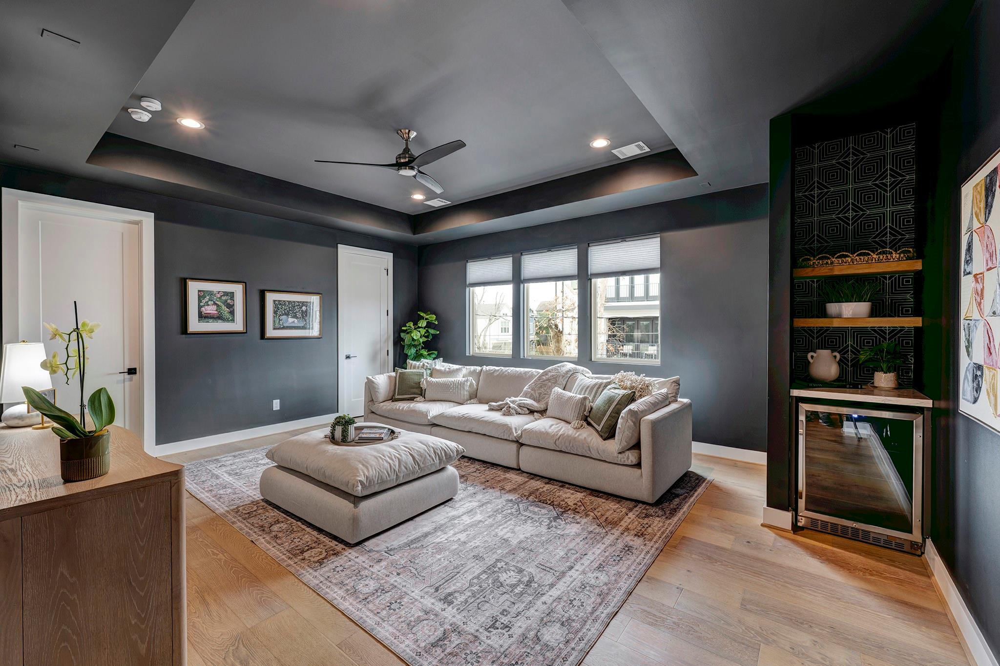 903 E 25th Street
