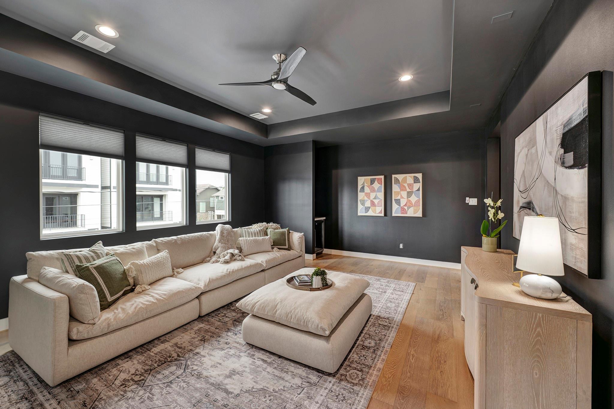 903 E 25th Street
