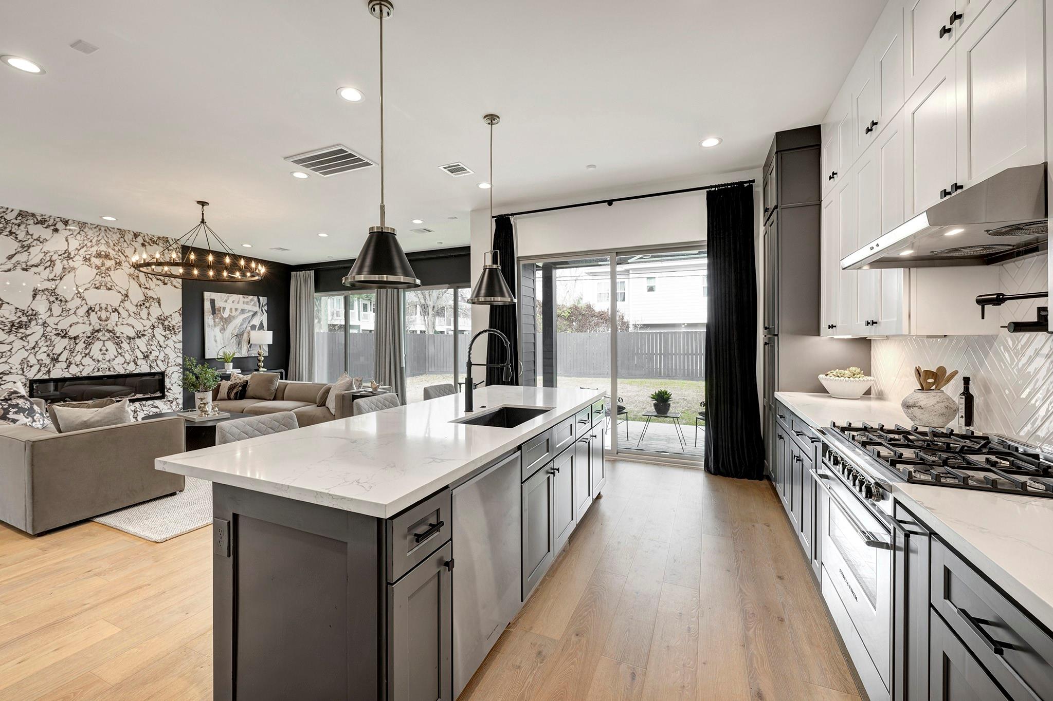 903 E 25th Street