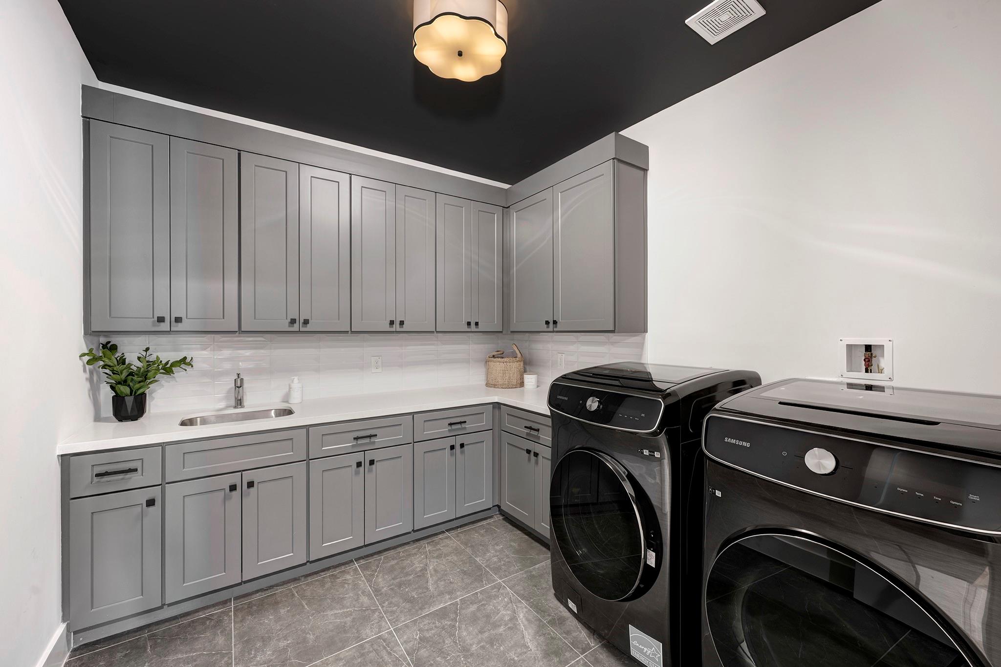 903 E 25th Street