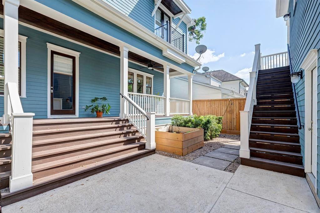 1227 Cortlandt Street