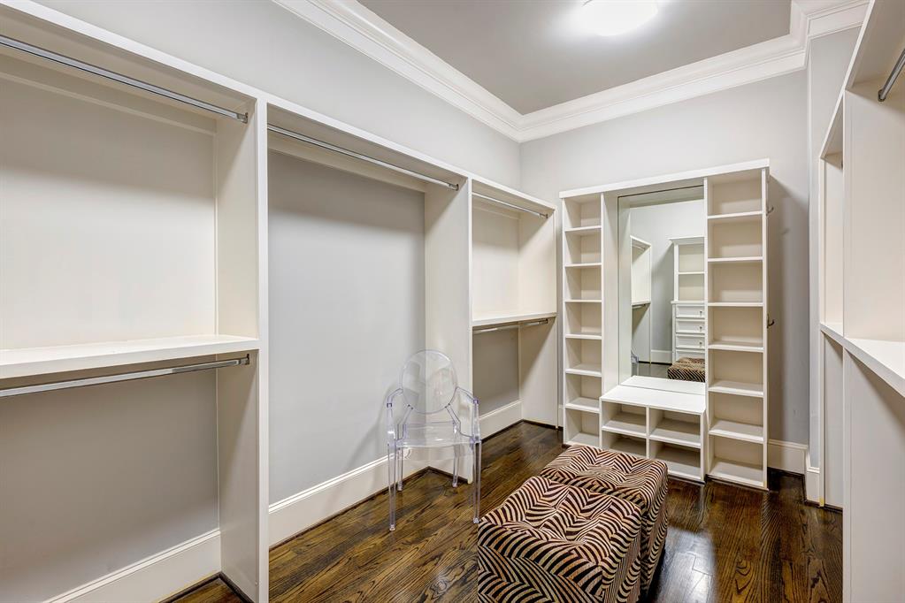 1227 Cortlandt Street