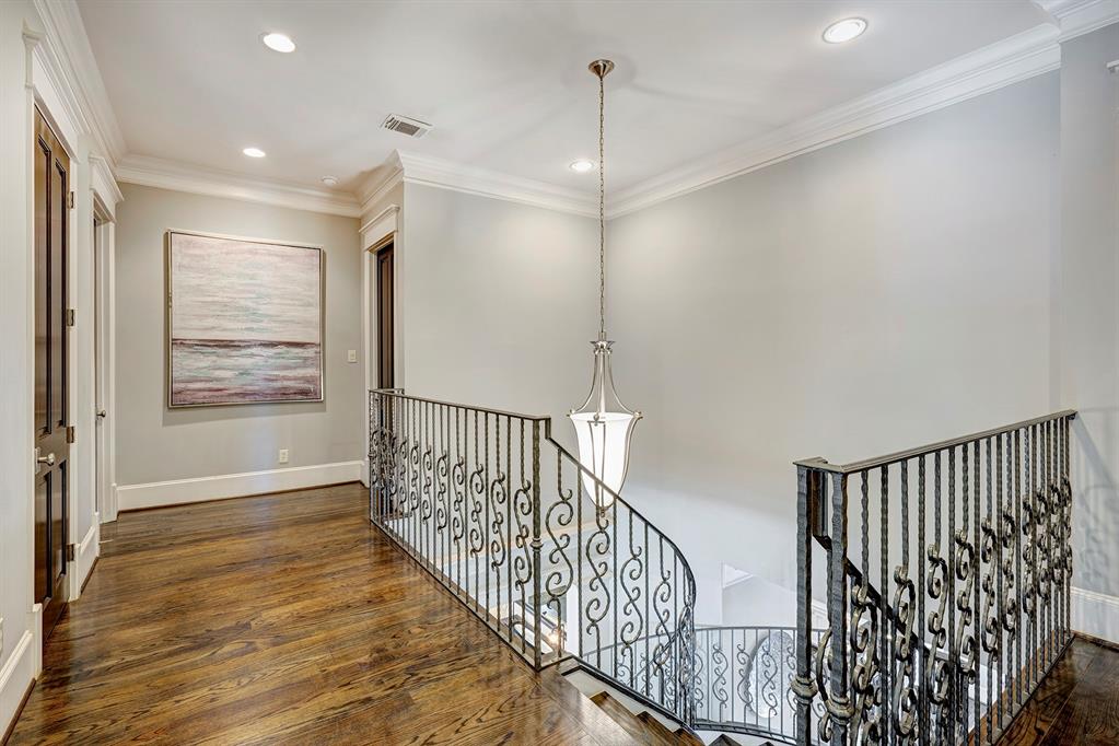 1227 Cortlandt Street