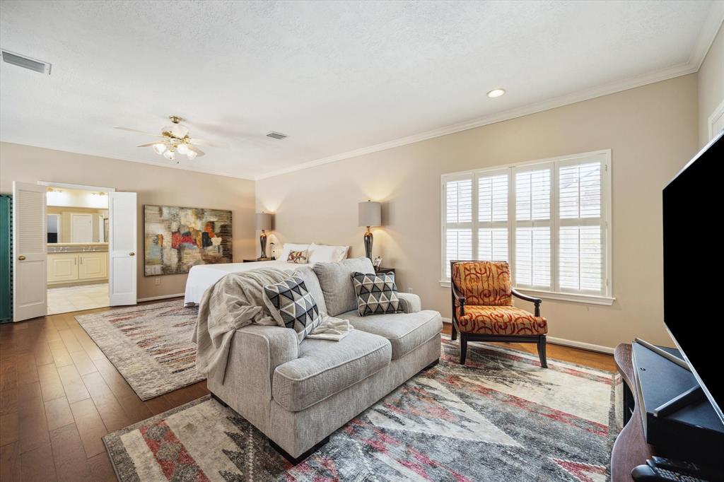3622 Valley Chase Drive