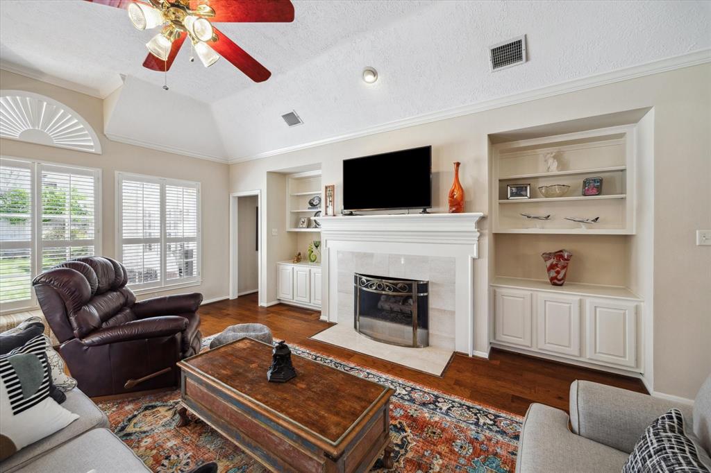 3622 Valley Chase Drive