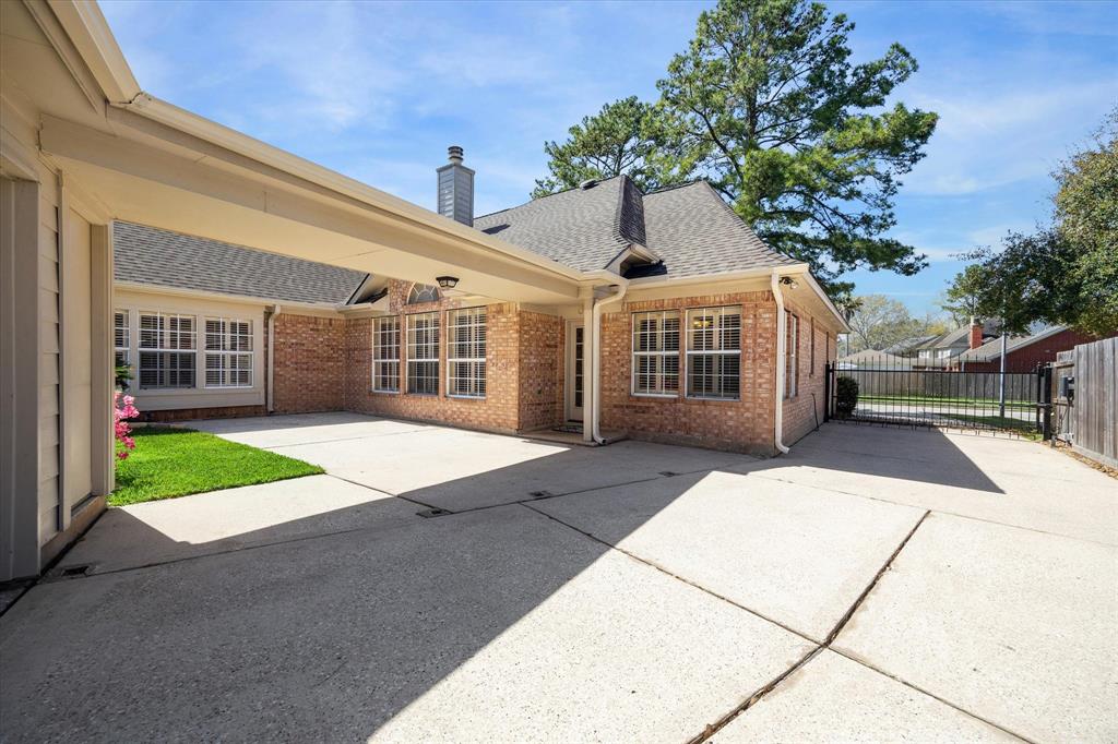 3622 Valley Chase Drive